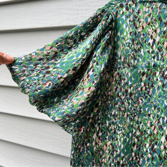 EE:Some Green Watercolor Blouse Short Bell Sleeve Ruffle Neck Women’s Small - Picture 11 of 15